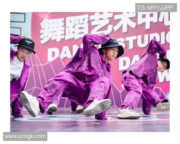 街舞盛宴:深入重庆街舞队的团队精神与协作之道